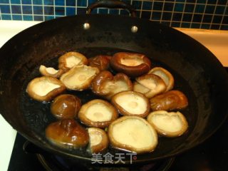 香菇扒油菜的做法步骤：3
