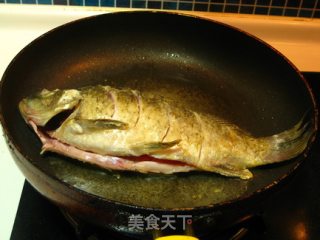 糖醋鲫鱼的做法步骤：5