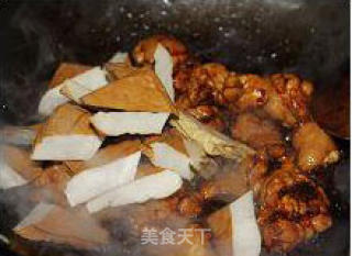 香干炒鸡块的做法步骤：2