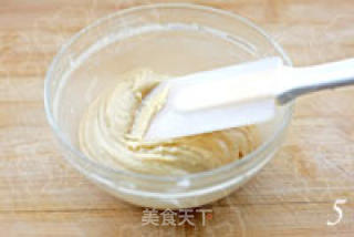 广式豆沙蛋黄月饼的做法步骤：3