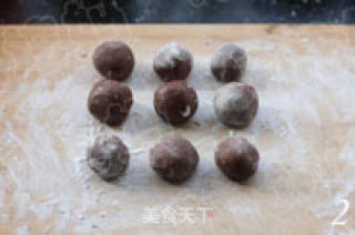 广式豆沙蛋黄月饼的做法步骤：3