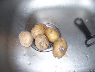 家常土豆片的做法步骤：2