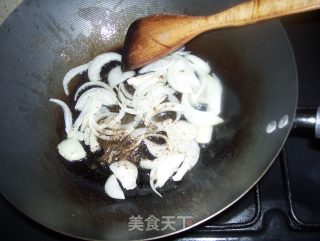 洋葱炒木耳的做法步骤：2