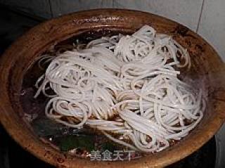 年菜十八喜气洋洋-----蒜香羊肉粉丝煲的做法步骤：3