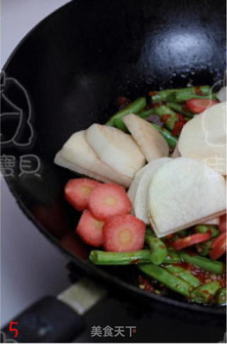 剁椒三蔬的做法步骤：2
