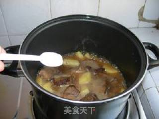 西红柿牛肉汤的做法步骤：2