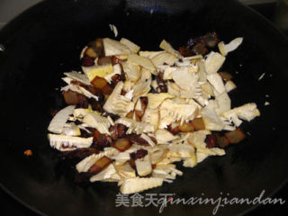 春笋炒腊味的做法步骤：2
