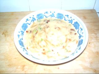 金针菇炒鸡蛋的做法步骤：2
