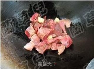 鹌鹑蛋烧乳鸽的做法步骤：4