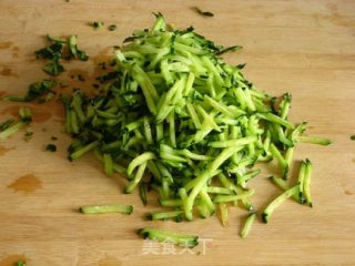 黄瓜三鲜水饺的做法步骤：4
