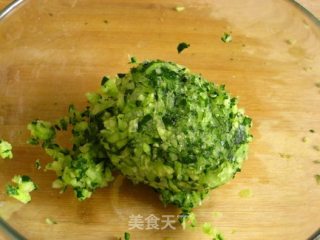 黄瓜三鲜水饺的做法步骤：4