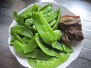 腊肉炒荷兰豆的做法步骤：3
