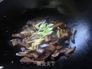 腊肉炒荷兰豆的做法步骤：3