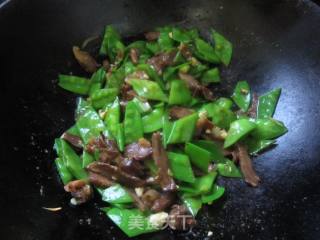 腊肉炒荷兰豆的做法步骤：3