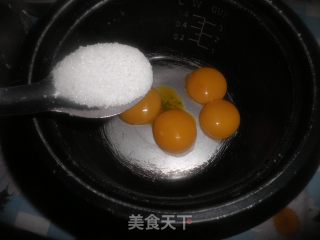 电饭锅制作蛋糕~情人节了做给你爱的人吧！的做法步骤：2