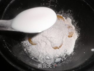 电饭锅制作蛋糕~情人节了做给你爱的人吧！的做法步骤：2