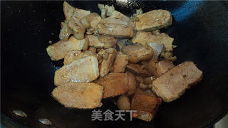 蒜炒肉的做法步骤：2