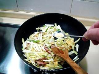 下饭小菜“韭黄鸡蛋炒腊肉”的做法步骤：4
