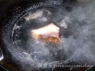 白菜豆干炒腊肉的做法步骤：3
