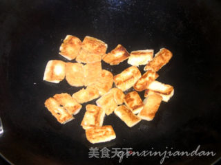 白菜豆干炒腊肉的做法步骤：3