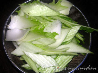白菜豆干炒腊肉的做法步骤：3