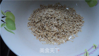 微波炉版~牛奶麦片的做法步骤：2
