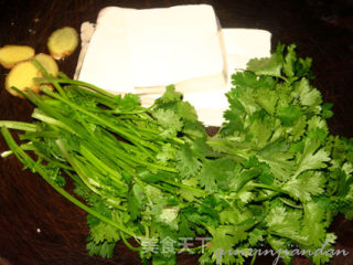 跳跳鱼香菜豆腐汤的做法步骤：4
