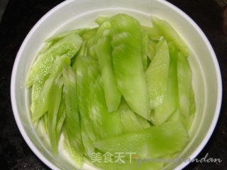 莴笋炒酱肉的做法步骤：2