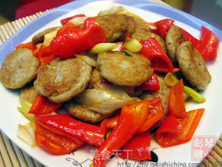 辣椒炒鱼饼的做法步骤：3