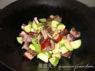 西葫芦焖烧肉的做法步骤：3