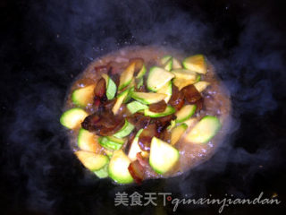 西葫芦炒腊味的做法步骤：3