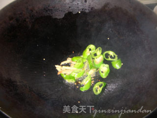 西芹炒猪腰的做法步骤：3