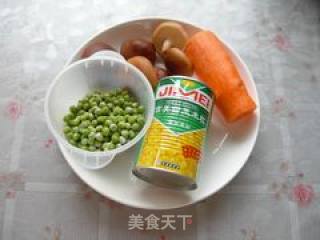玉米炒三色的做法步骤：2