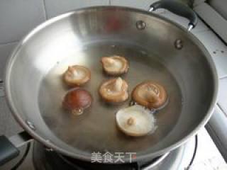 玉米炒三色的做法步骤：2