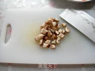 玉米炒三色的做法步骤：2