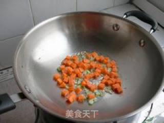 玉米炒三色的做法步骤：2