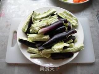 尖椒炒茄子的做法步骤：2