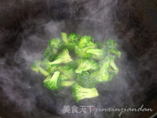 银鳕鱼西兰花沙拉的做法步骤：4