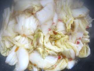 湘菜馆里都有的---剁椒大白菜的做法步骤：2