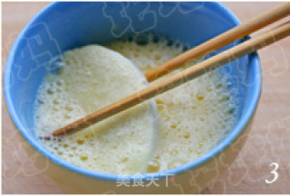 儿子的营养早餐 蛋奶烤馍片的做法步骤：2