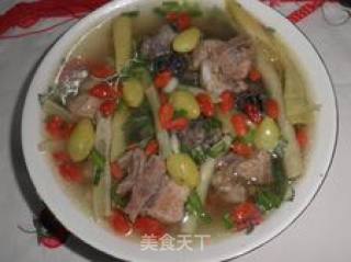 年菜之二十一滋补营养汤 -----炖乌骨鸡银杏排骨汤的做法步骤：4