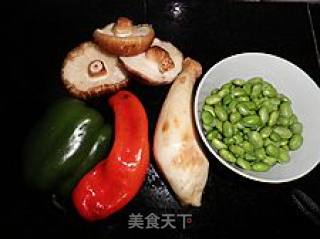 年菜之二十二素什锦 ----辣椒毛豆炒双菇的做法步骤：3
