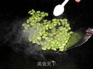 年菜之二十二素什锦 ----辣椒毛豆炒双菇的做法步骤：3