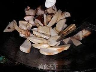 年菜之二十二素什锦 ----辣椒毛豆炒双菇的做法步骤：3