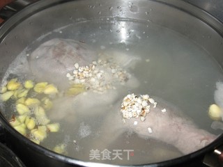 腐竹猪肚汤的做法步骤：2