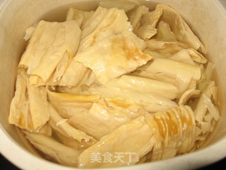 腐竹猪肚汤的做法步骤：2