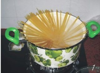 茄汁鱼丸意粉的做法步骤：3