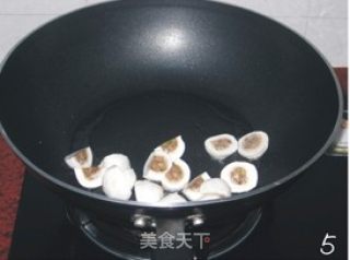 茄汁鱼丸意粉的做法步骤：3