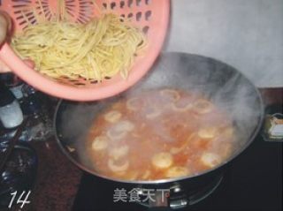 茄汁鱼丸意粉的做法步骤：3