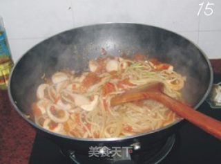 茄汁鱼丸意粉的做法步骤：3